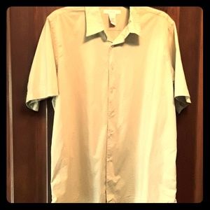 Green short sleeve shirt